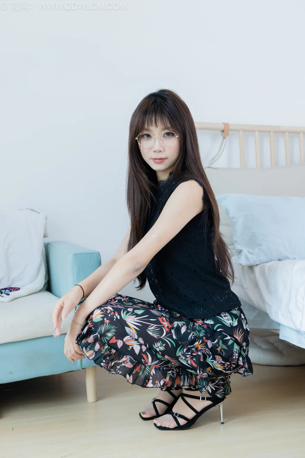 精选勿恋传媒 NO.2546 泡泡-高跟鞋、薄肉丝、裸足[170P]