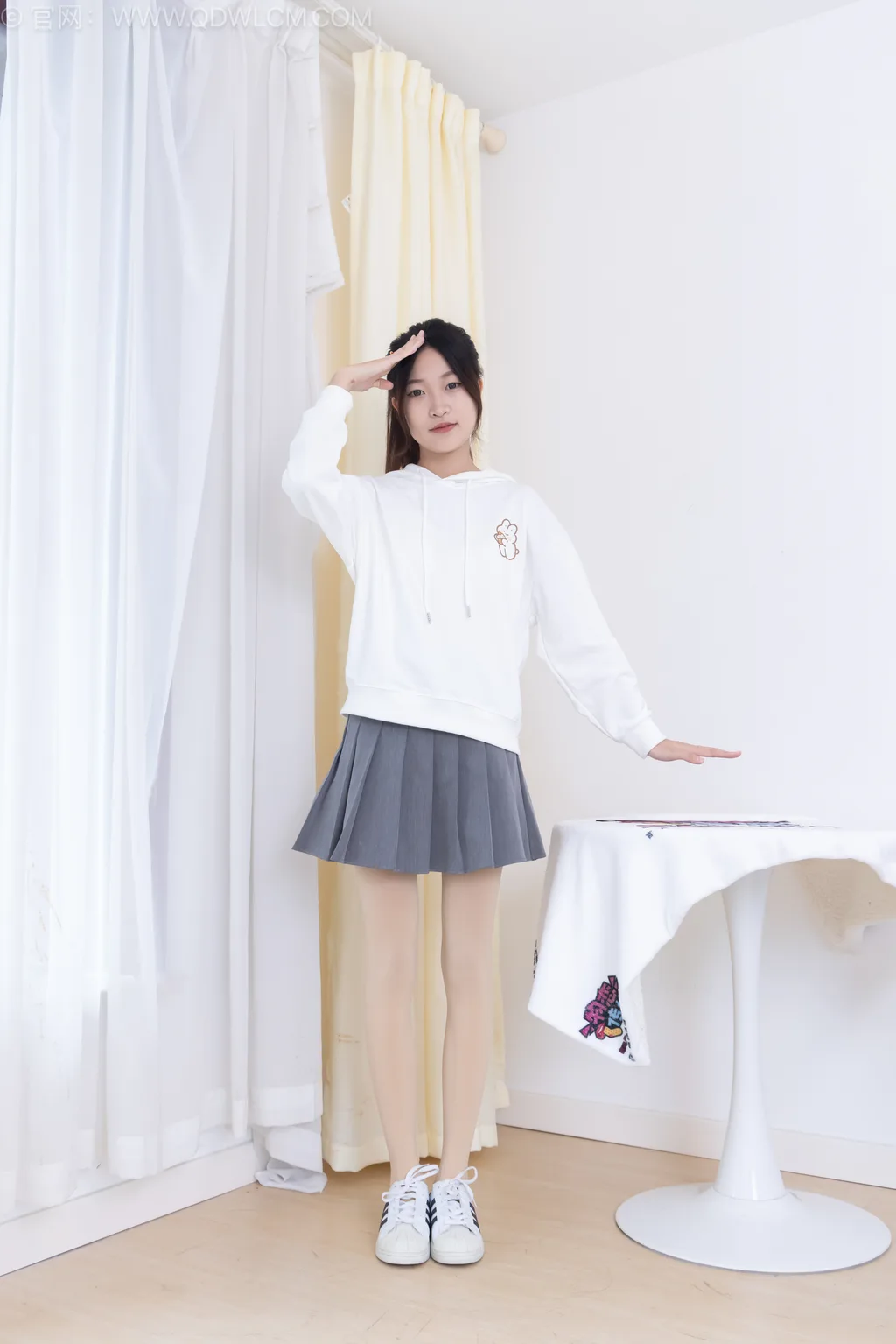 精选勿恋传媒 NO.2547 小夏-板鞋、厚肉丝[165P]